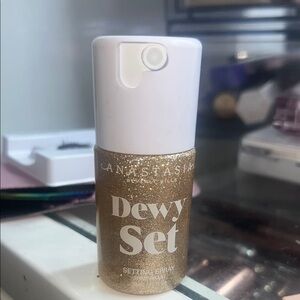 Anastasia Beverly Hills Dewy Set Spray in Sparkling Gold